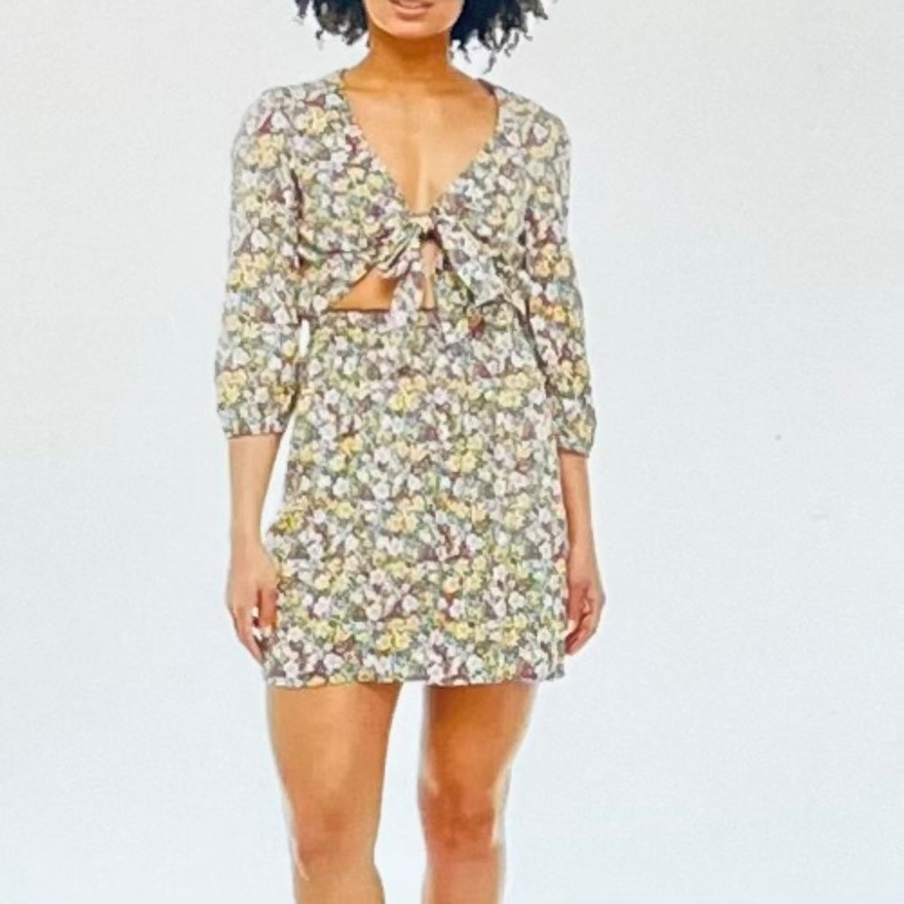 BeBop Tie-Front Smocked Waist Dress With Navy/Yellow Floral (Jr. M) New w/Tags